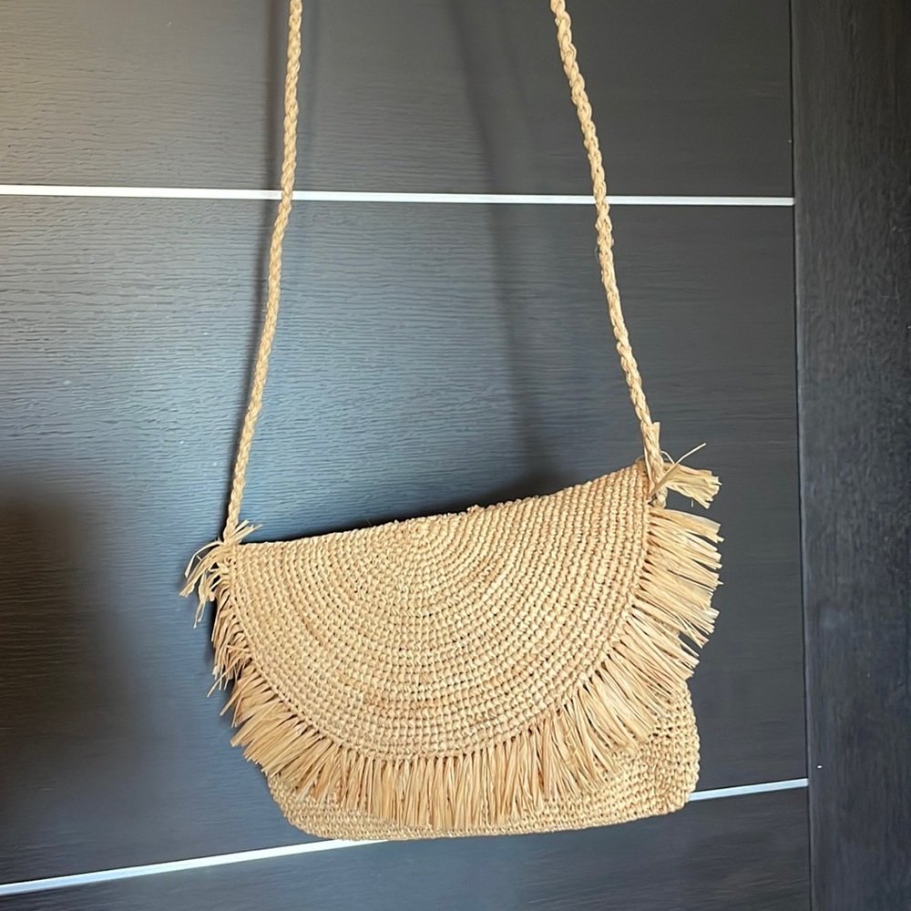 Crossbody or clutch. Straw. Cute for the beach
